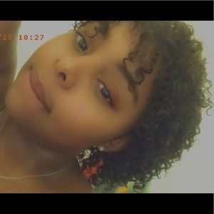 Meet your Posher, Demetra